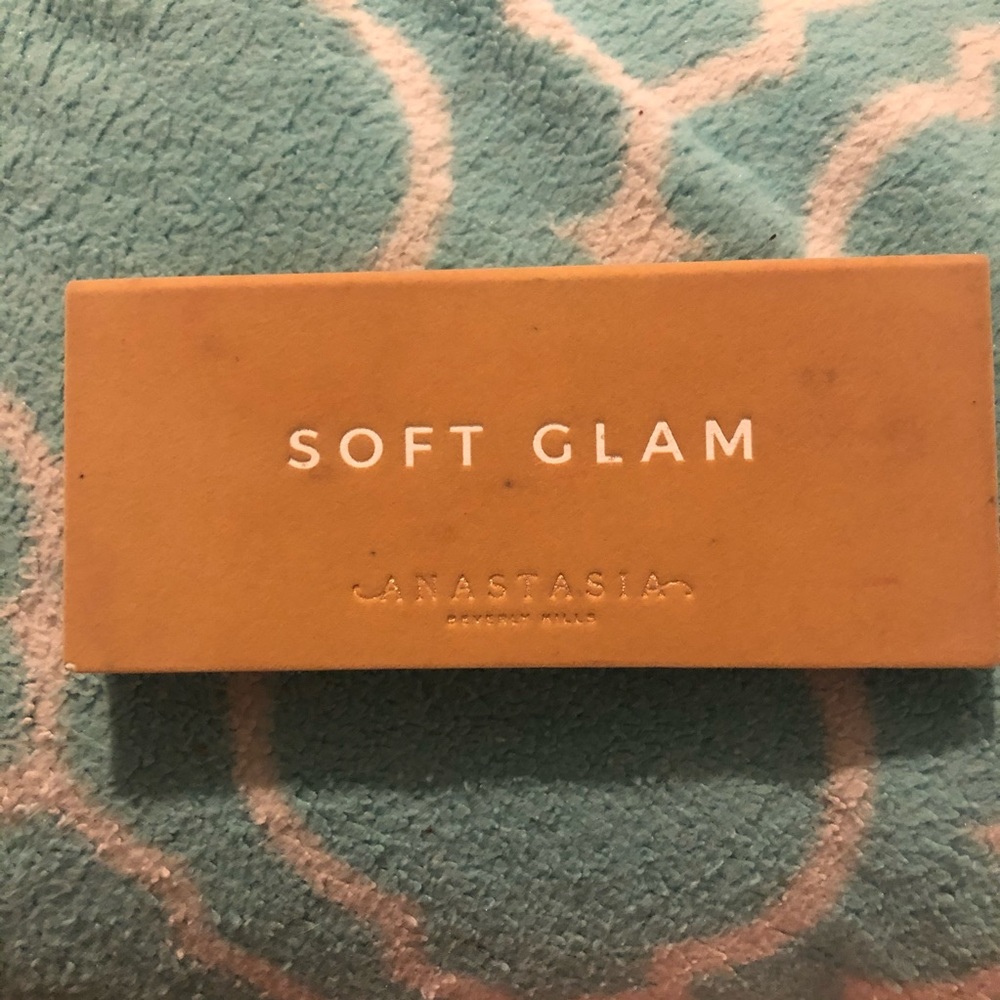 Anastasia Beverly Hills Soft glam